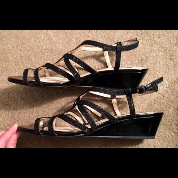 Women’s wedge black dress shoes, size 9 - Picture 2 of 2